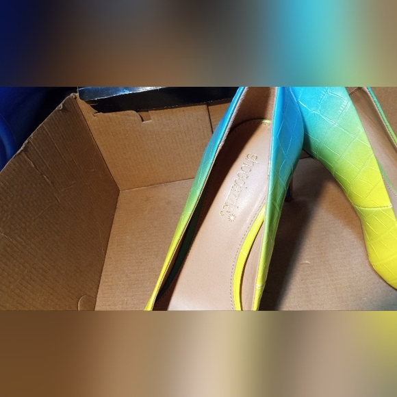 Heel's - Picture 3 of 4